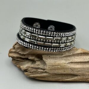 Elegant Black and Silver Bracelet
